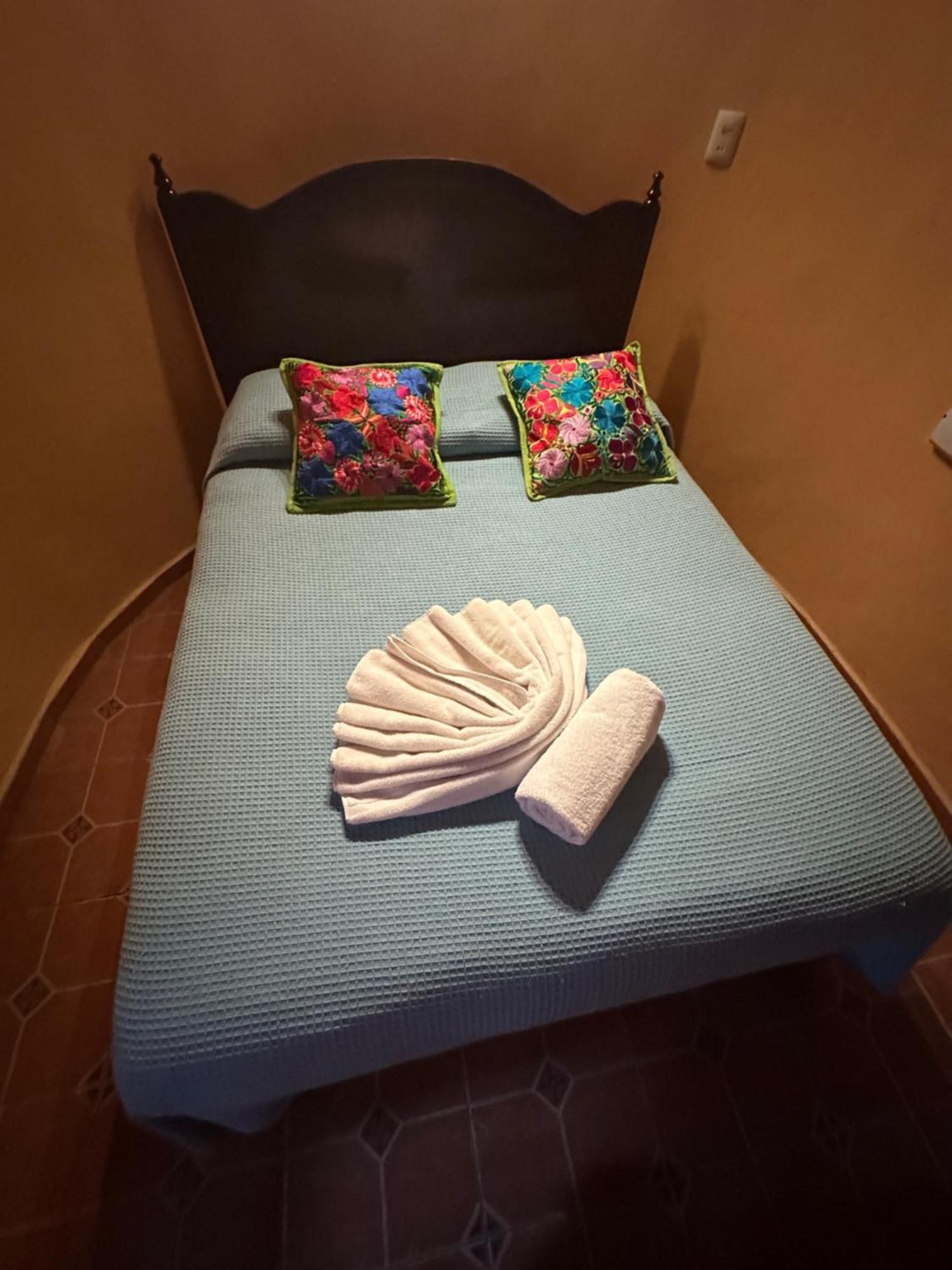 The Pickled Onion B&B And Restaurant Uxmal Santa Elena Exterior foto